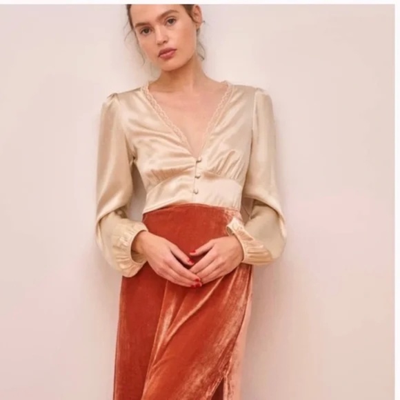 Reformation Rosen Silk Victorian V-Neck Open Back Blouse Buttons size 8 - Picture 3 of 15